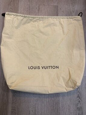Louis Vuitton Cotton Drawstring Dust Bag in Light Cream